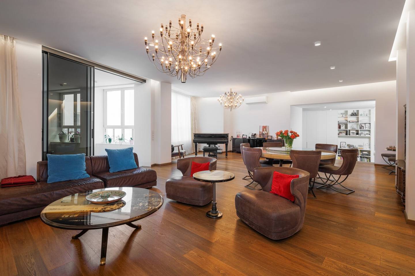 Altbauwohnung mit Terrasse und Loggia