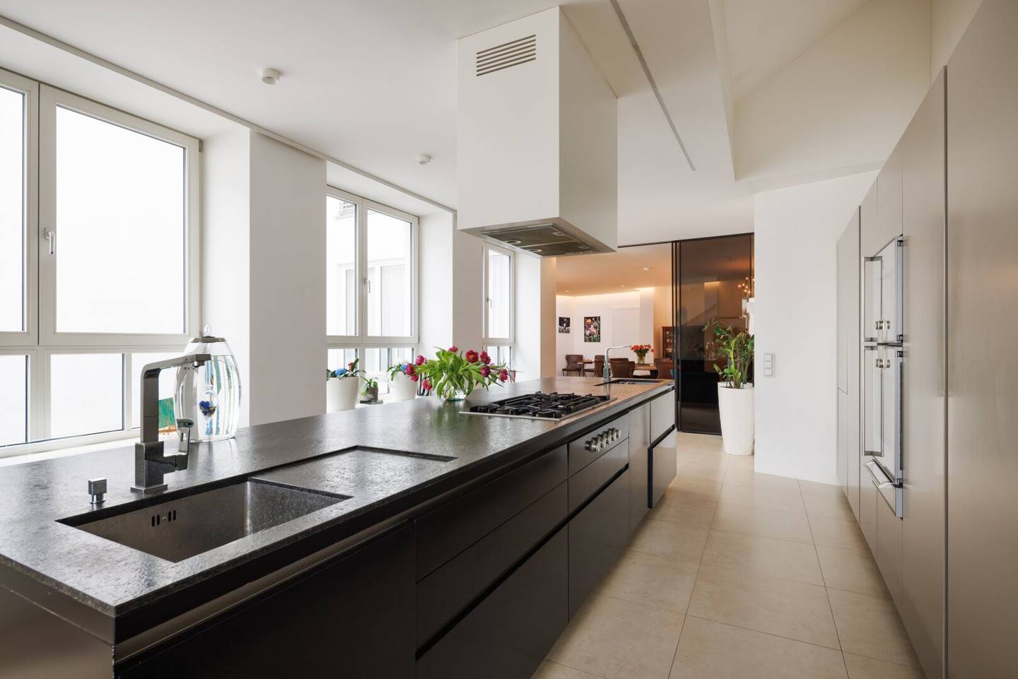 Altbauwohnung mit Terrasse und Loggia