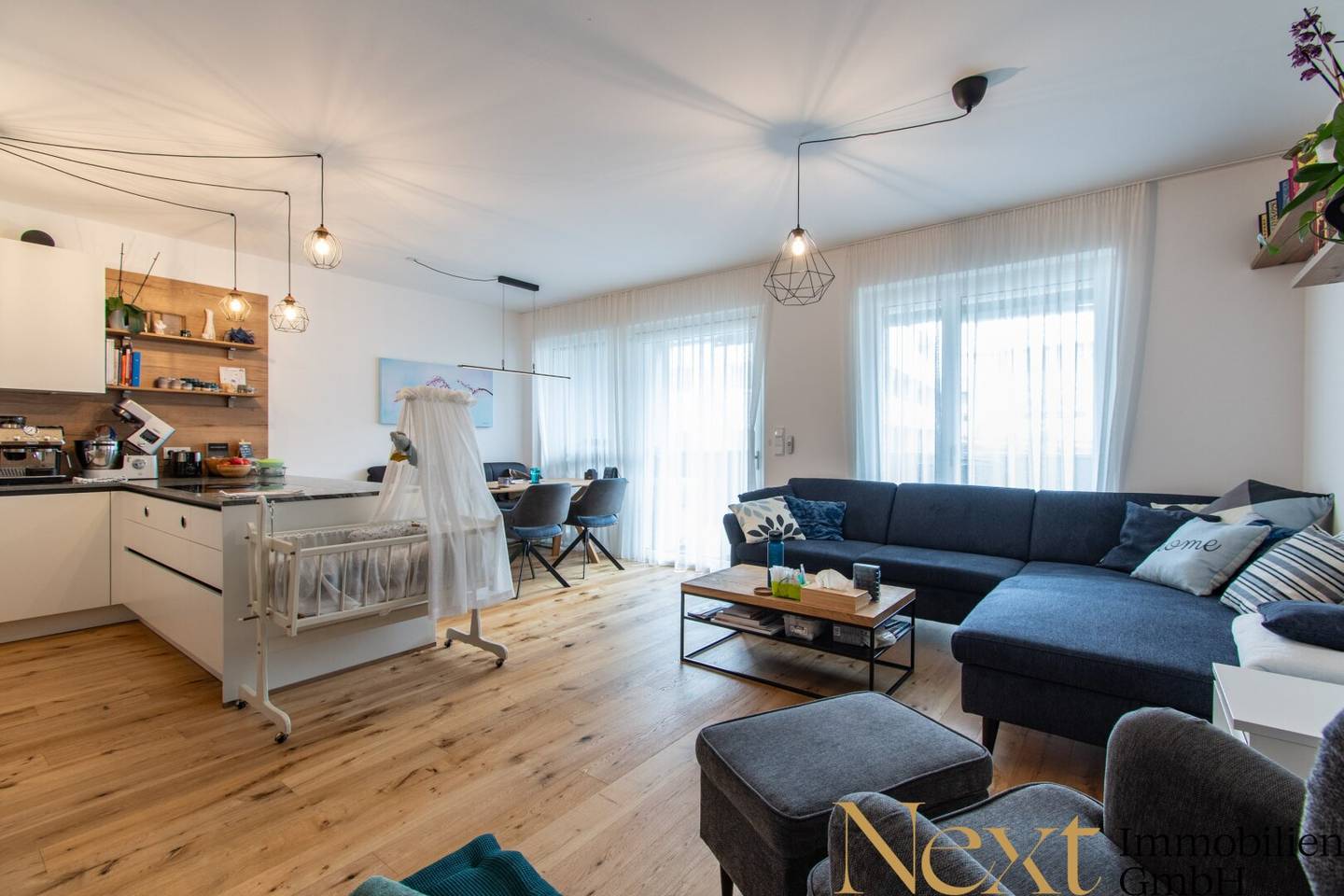 Neuwertige Wohnung mit Loggia und Lift