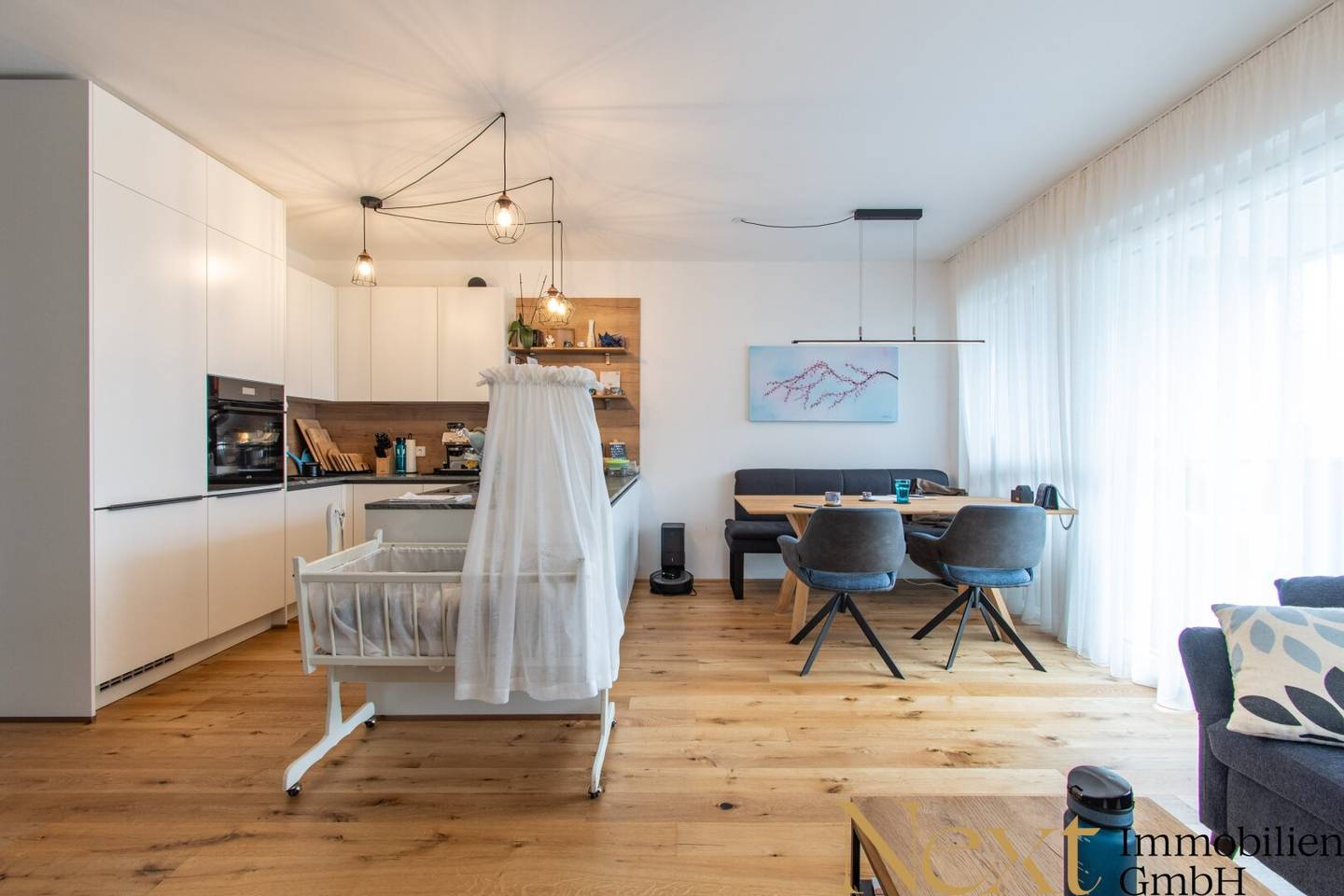 Neuwertige Wohnung mit Loggia und Lift