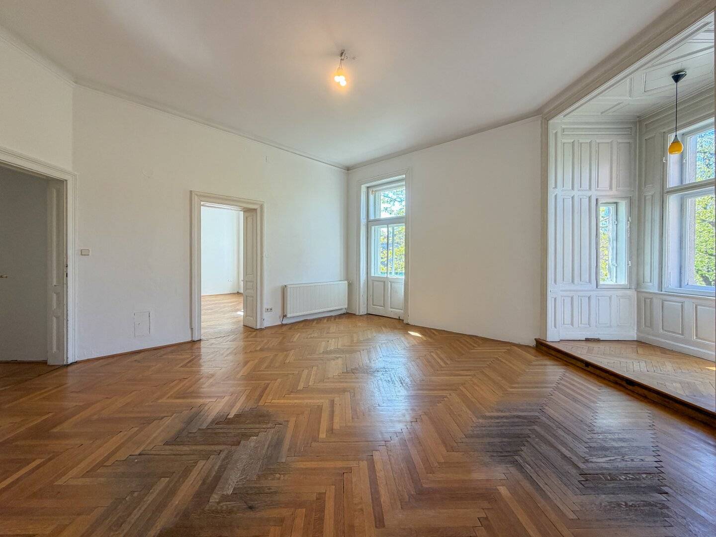Altbauwohnung mit Erkerzimmer und Balkon