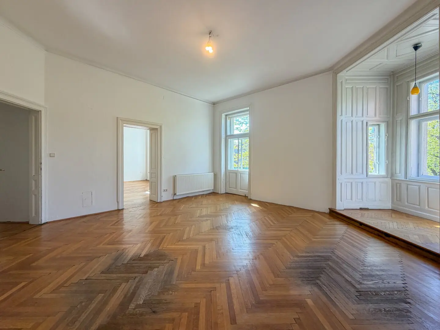 Old building apartment with bay window balcony