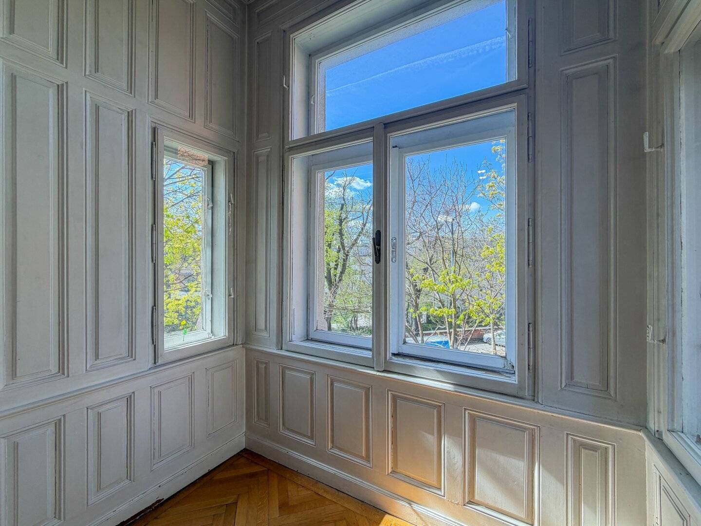 Altbauwohnung mit Erkerzimmer und Balkon