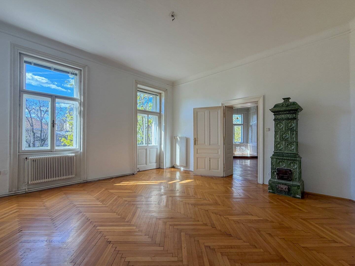 Altbauwohnung mit Erkerzimmer und Balkon