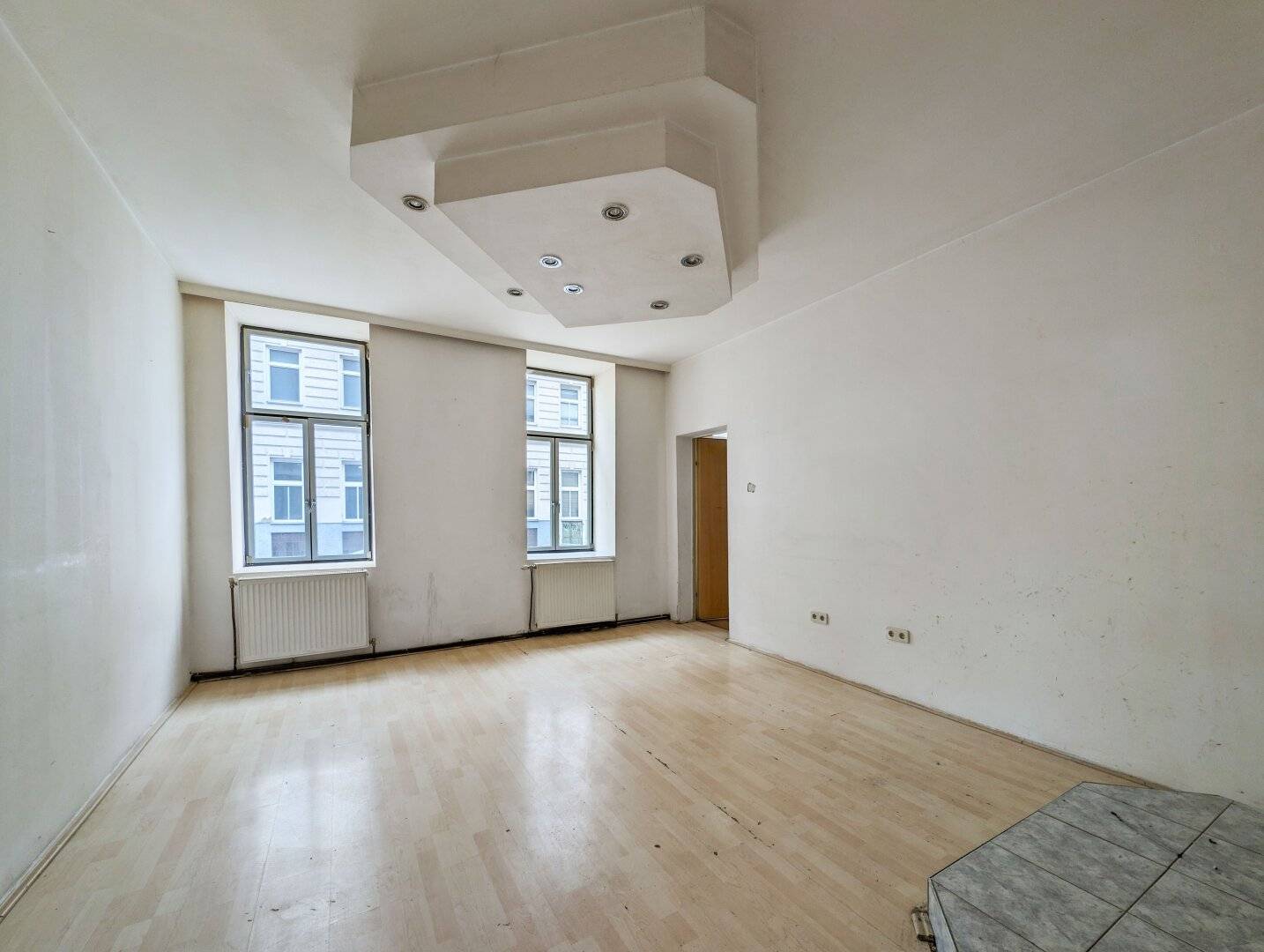 ++Q16++ four room flat in an old building with lots of potential on the ground floor
