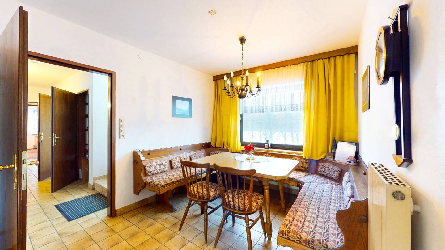 Großzügiges Wohnhaus im Rosental mit viel Fläche, flexibler Raumstruktur und attraktivem Preis-Leistungs-Verhältnis.