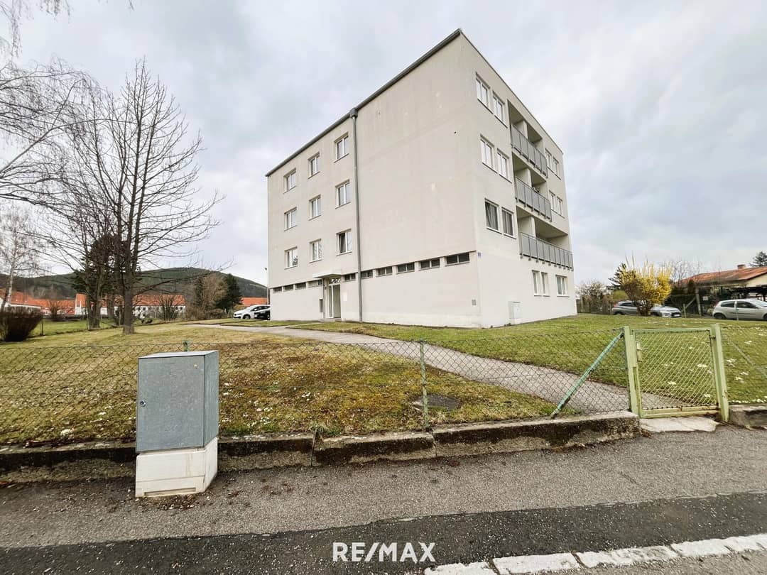 Apartment building with 12 units in Pottschach