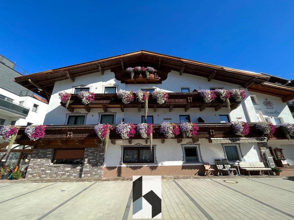 Appartementhaus mit Café in Serfaus