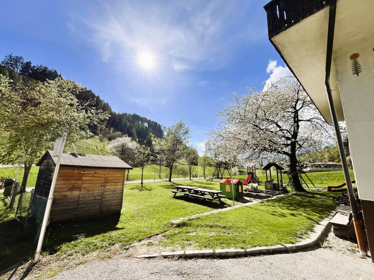 NUR EUR 840,-/m²: Sonniges Baugrundstück nahe Innsbruck im GRÜNEN - PERFEKT für die ganze FAMILIE!