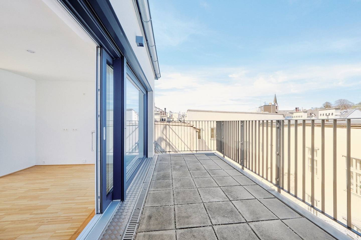 Neubau-Wohnung in Wien 18, DG mit Lift, Terrasse & zentrale Lage