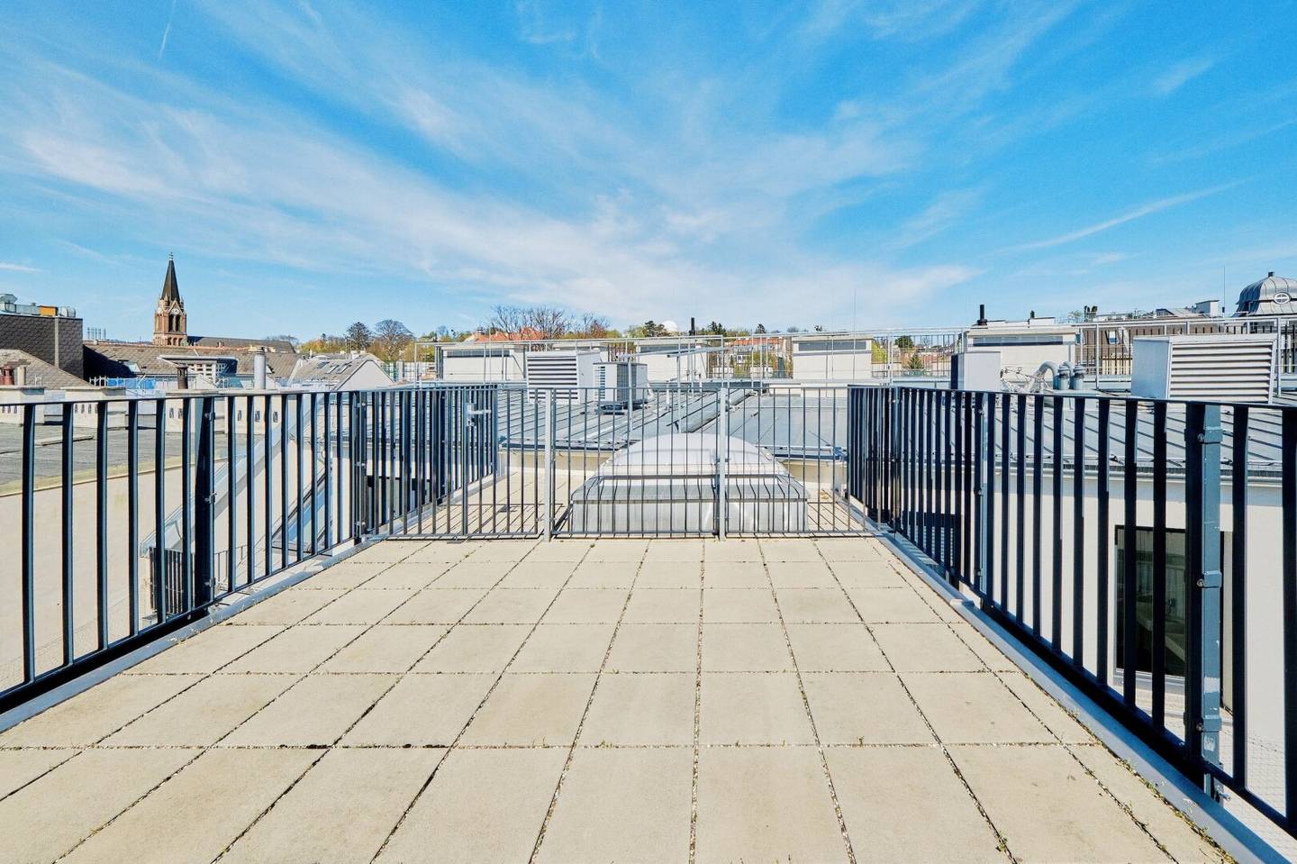 Neubau-Wohnung in Wien 18, DG mit Lift, Terrasse & zentrale Lage