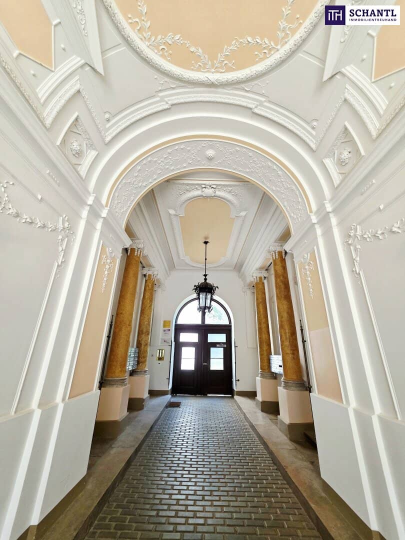 Wohnung with historic charm and plasterwork in prime location near Liechtensteinpark