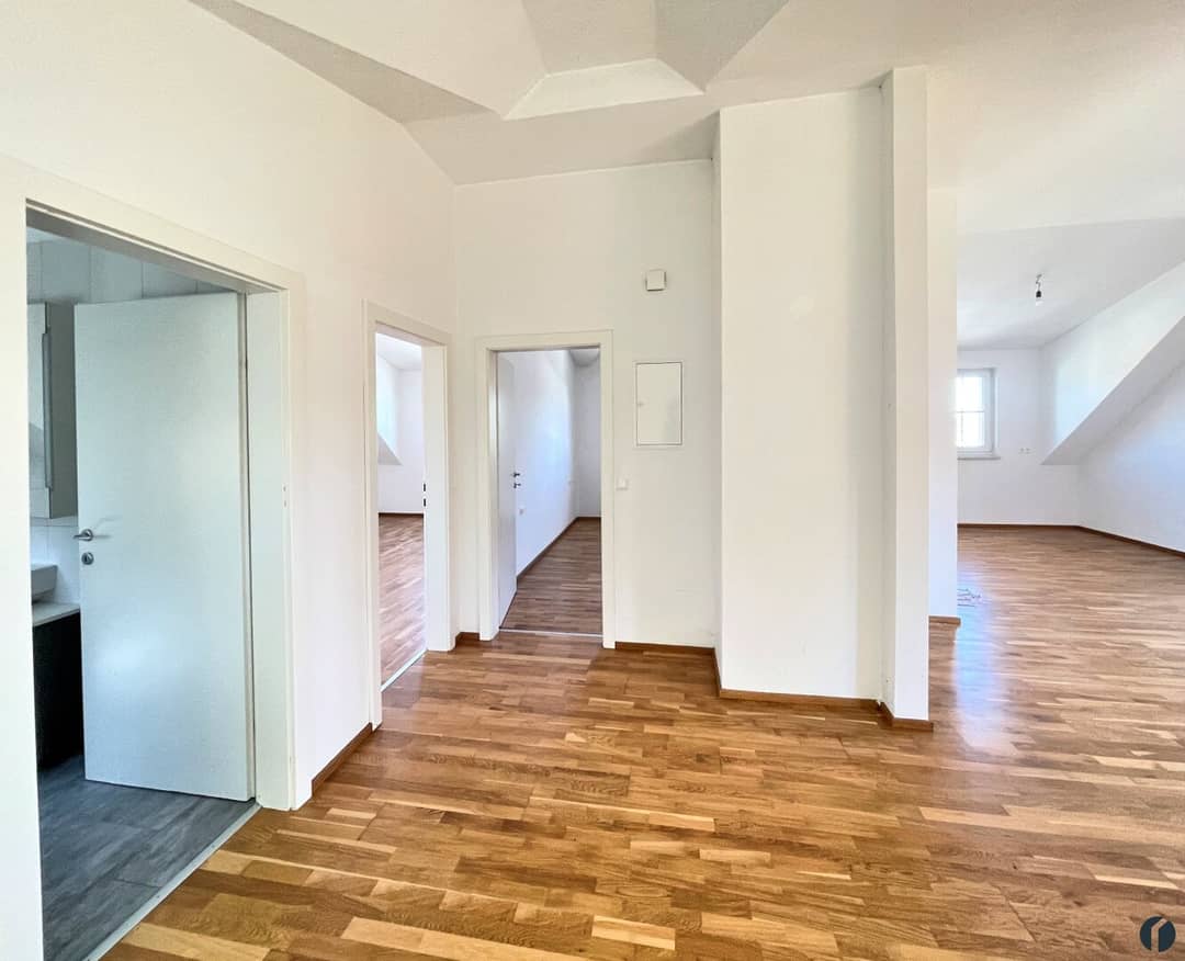 Top floor apartment with garden and green view