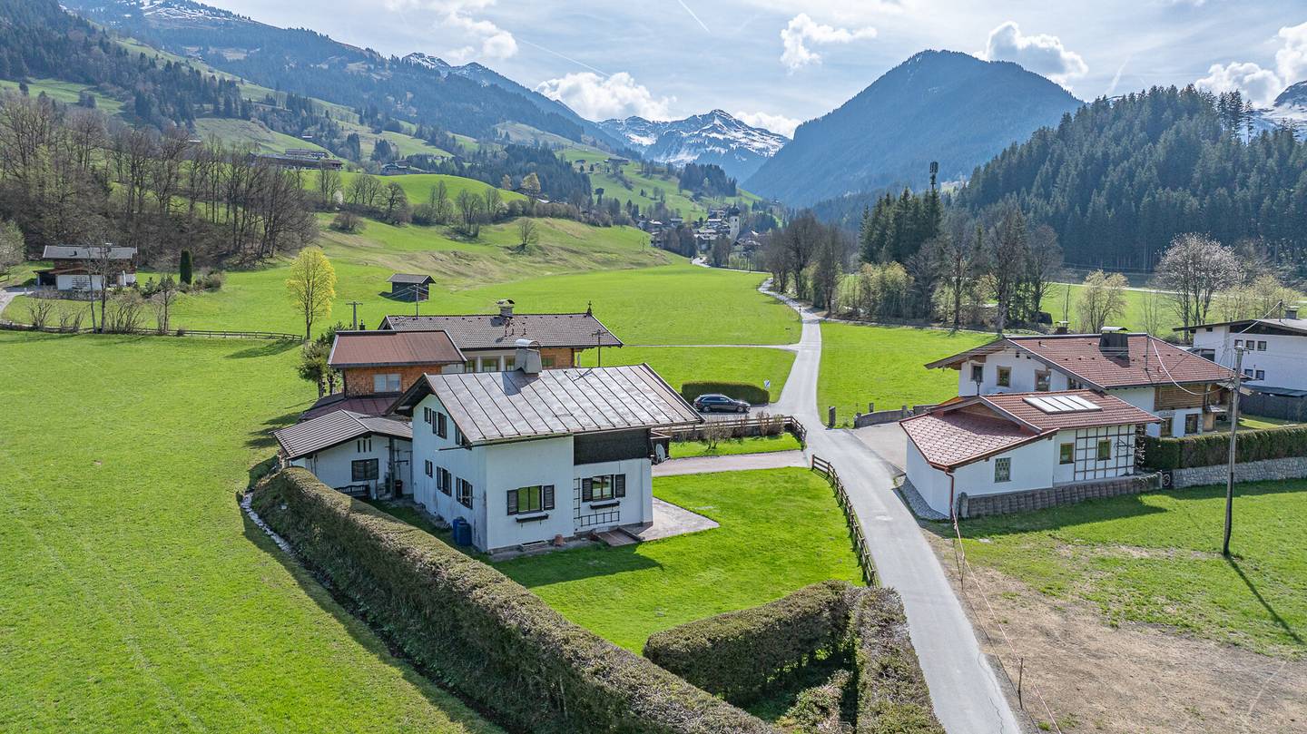 Grundstück mit Altbestand Aurach