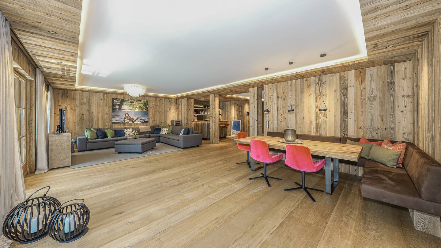 Wohnung mit großzügigen Terrassen und Pool