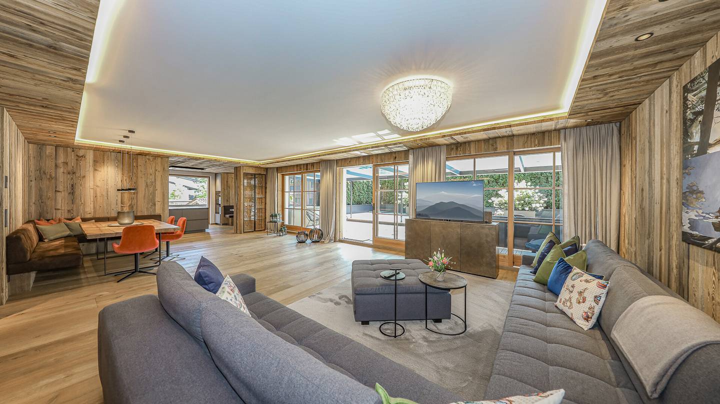 Wohnung mit großzügigen Terrassen und Pool