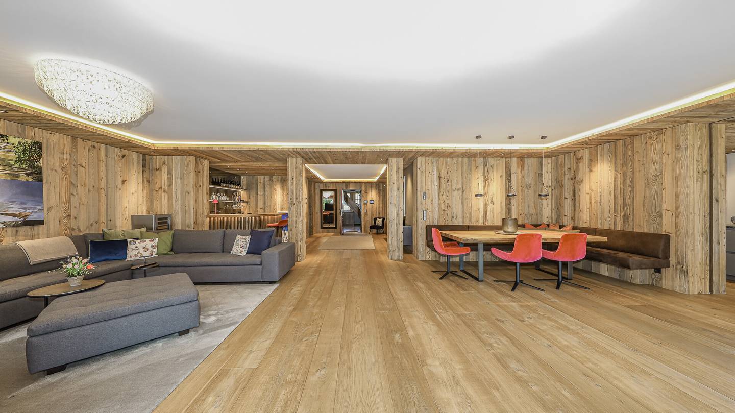 Wohnung mit großzügigen Terrassen und Pool