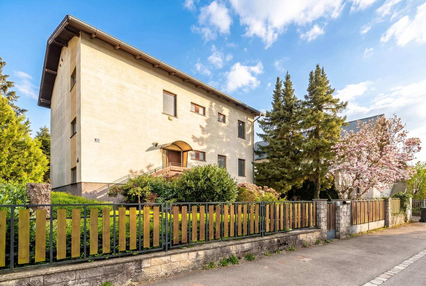 EFH mit Pool & Sauna in Klein-Engersdorf