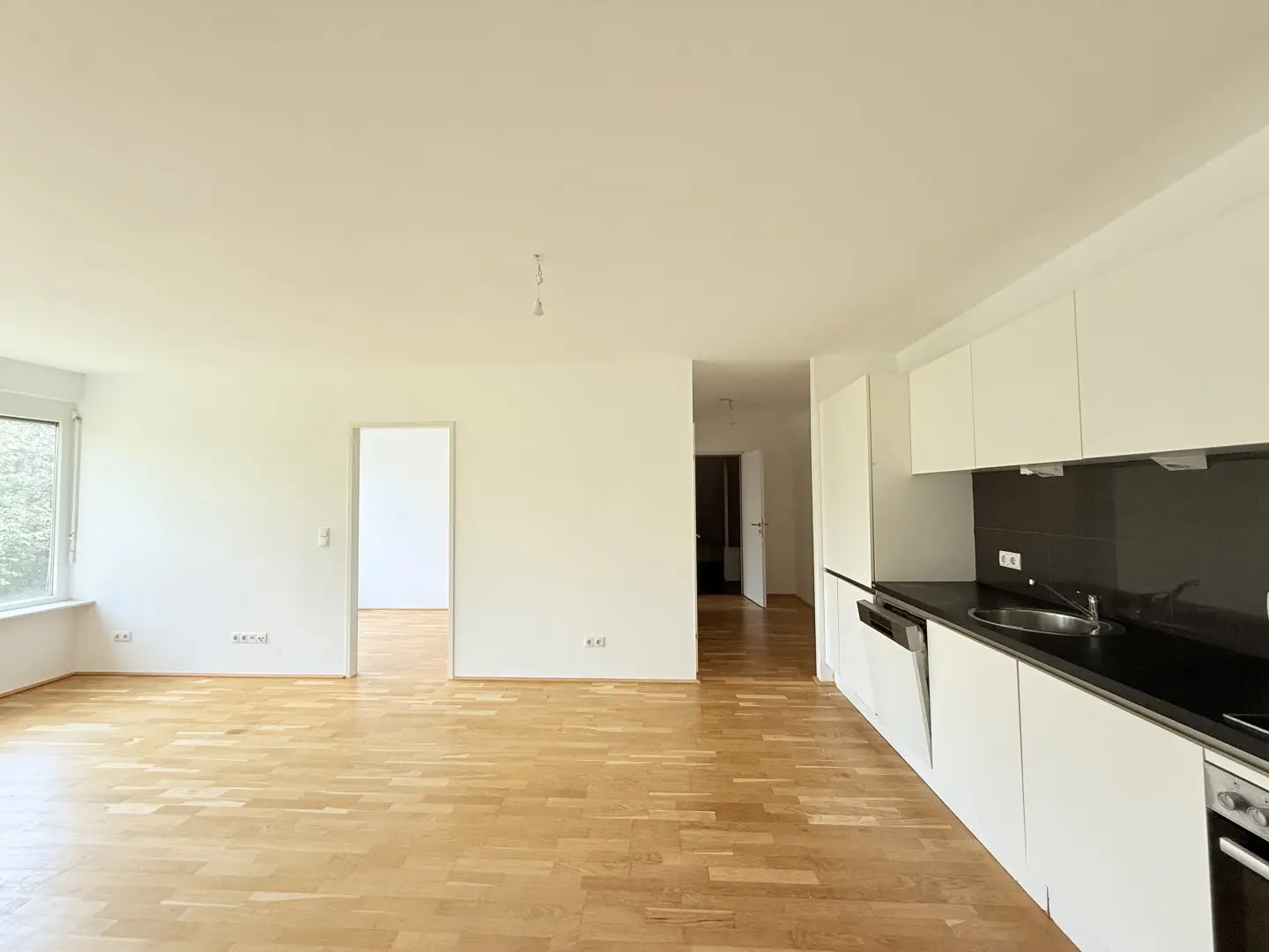 3-Rm Triplex Apt w/ Garden & Roof Terrace