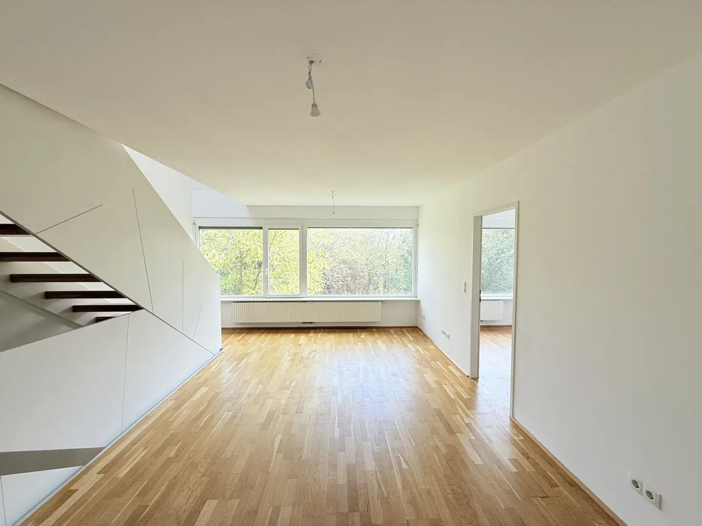 3-Rm Triplex Apt w/ Garden & Roof Terrace