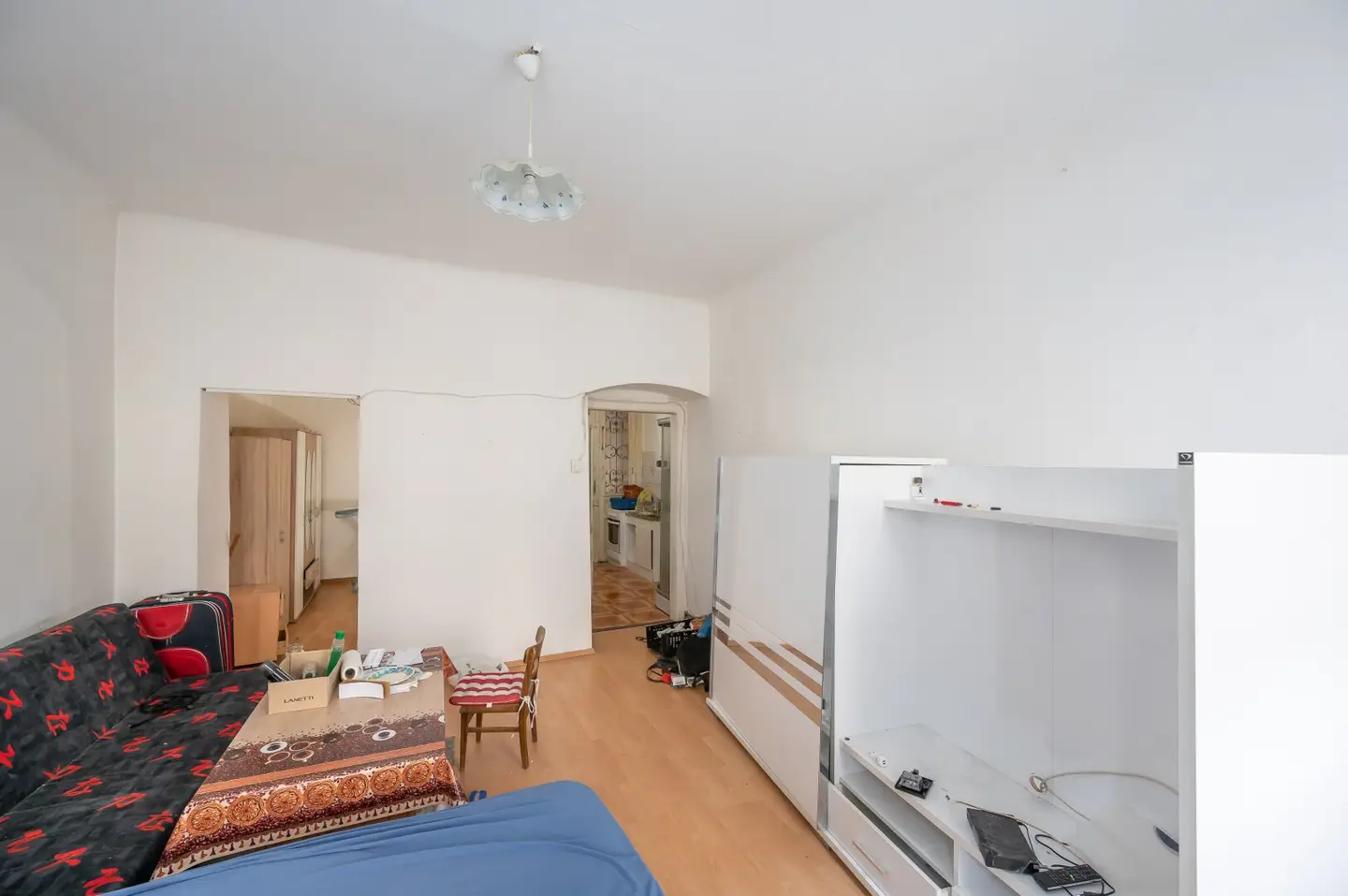 Ground floor altbau apartment with potential