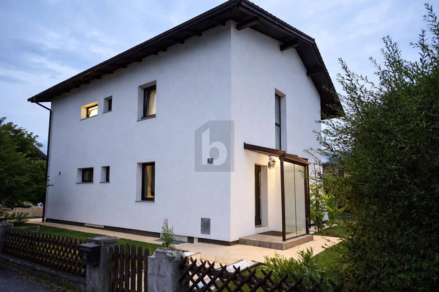 Gepflegtes Zuhause mit Pool und Sommergarten Familienwohnung