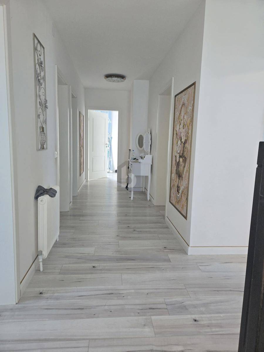 Gepflegtes Zuhause mit Pool und Sommergarten Familienwohnung
