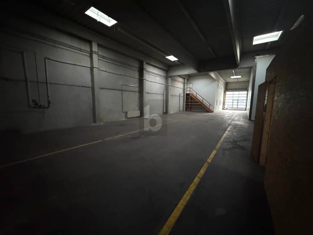 Warehouse with Offices in Korneuburg