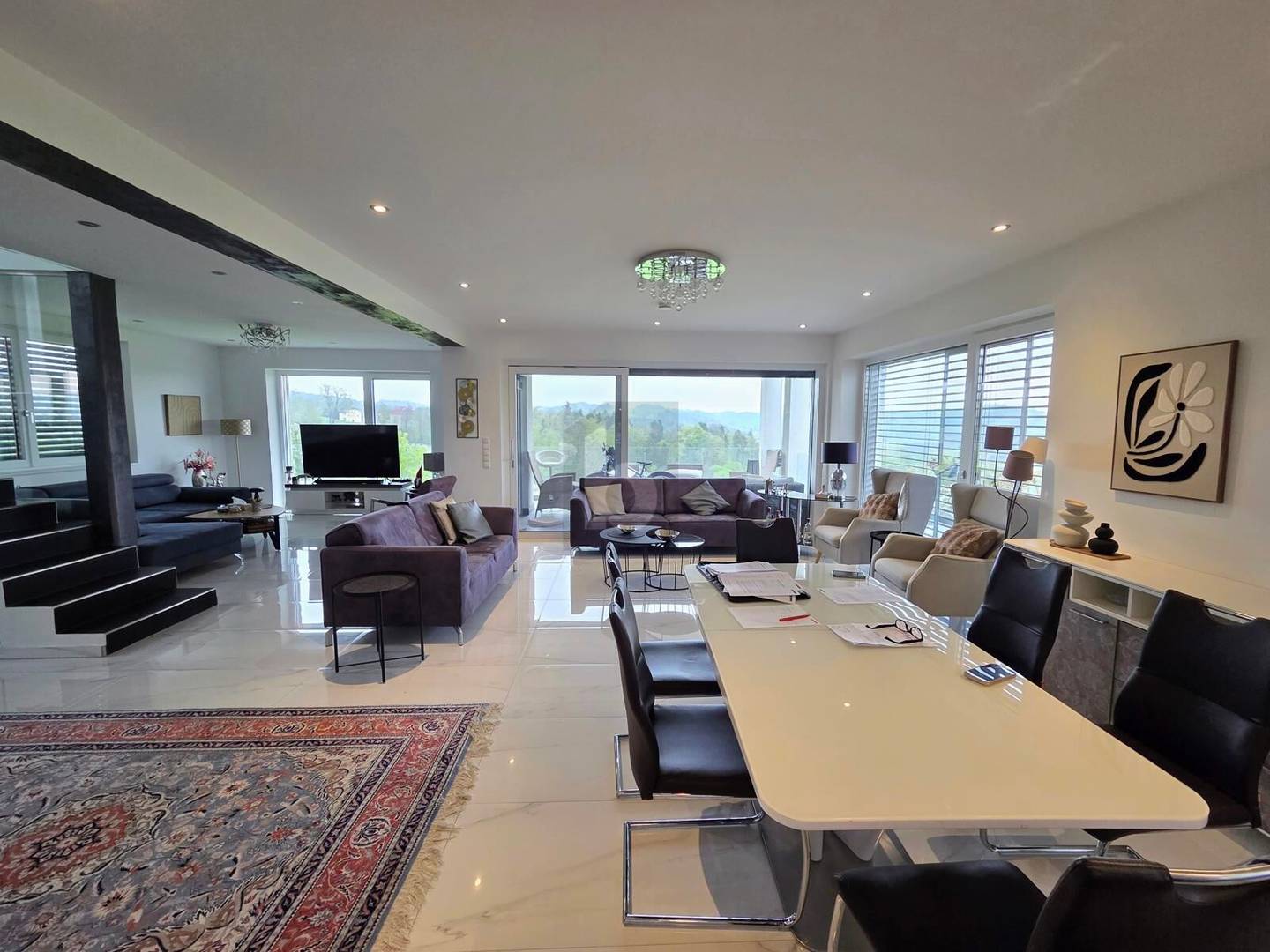 Neuwertige Familienwohnung mit Garten und Golfplatzblick