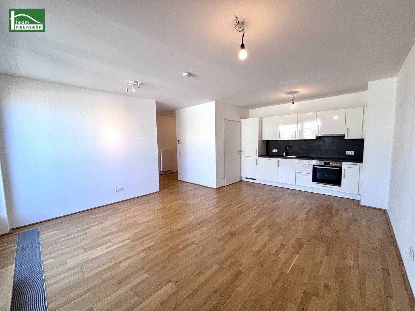 Wohnung mit großer Terrasse und offener Küche