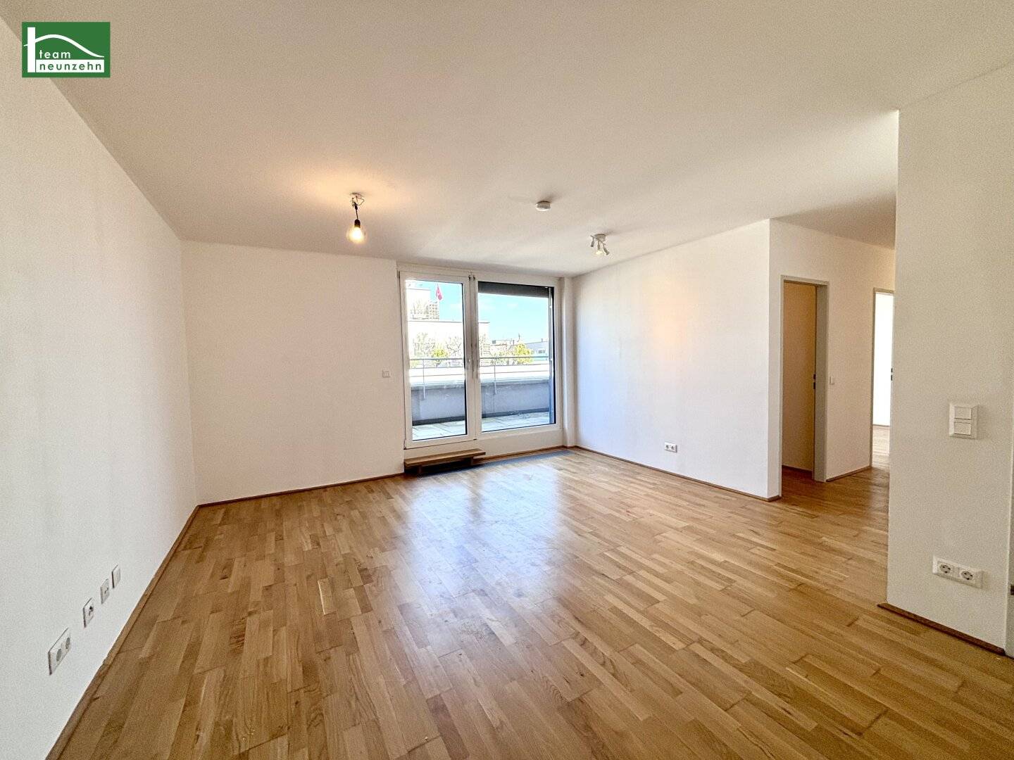 Wohnung mit großer Terrasse und offener Küche