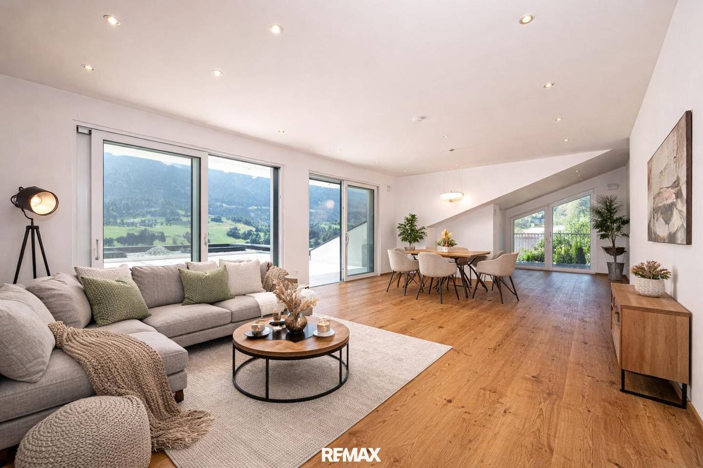 Penthouse mit Terrasse und Garten am Schönberg