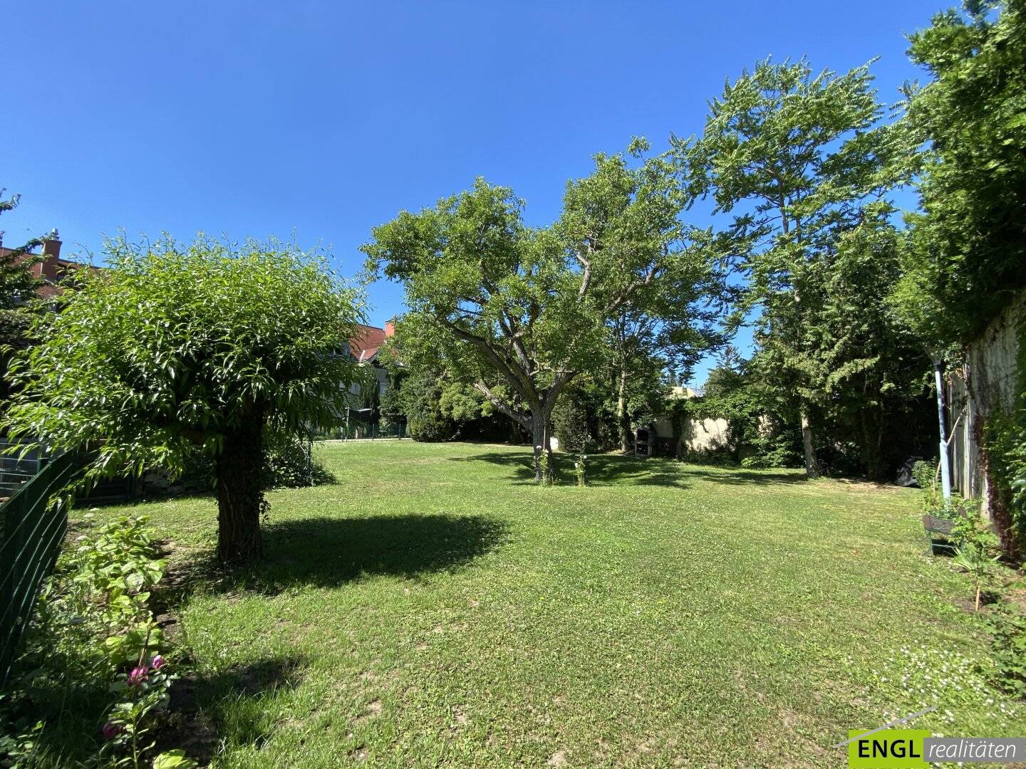 Dachgeschosswohnung Ruhige Grünlage Gartenblick