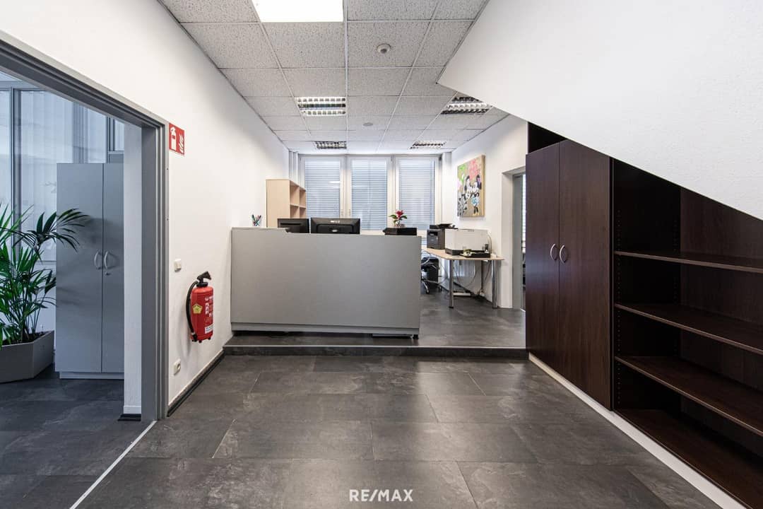 128 m² Office in St. Johann to Rent