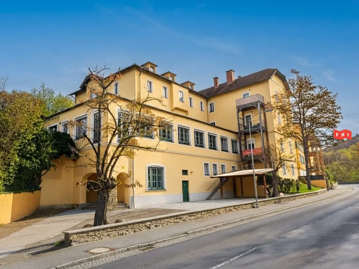 Wohnung mit eigenem Garten voll saniert
