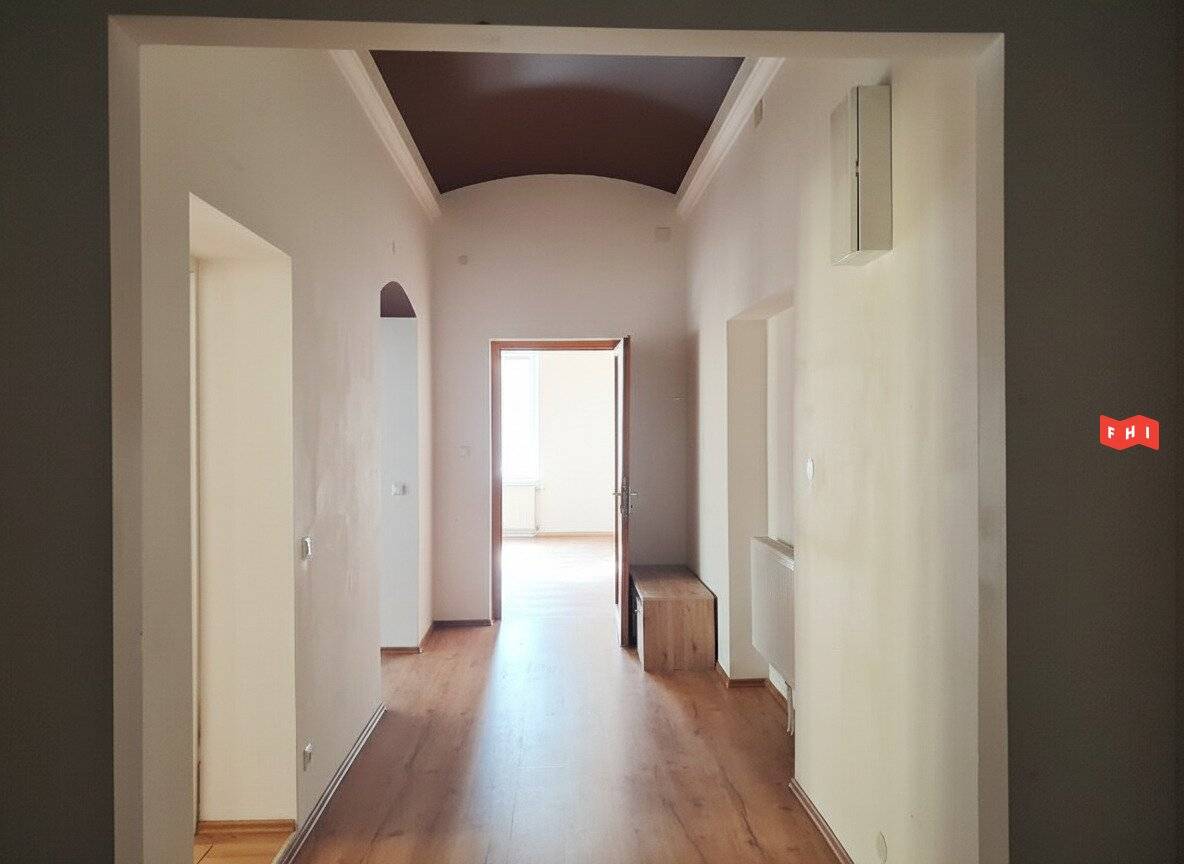 Apartment near the train station with terrace