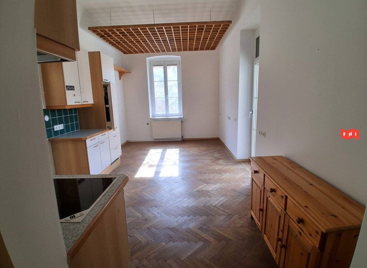 Apartment near the train station with terrace