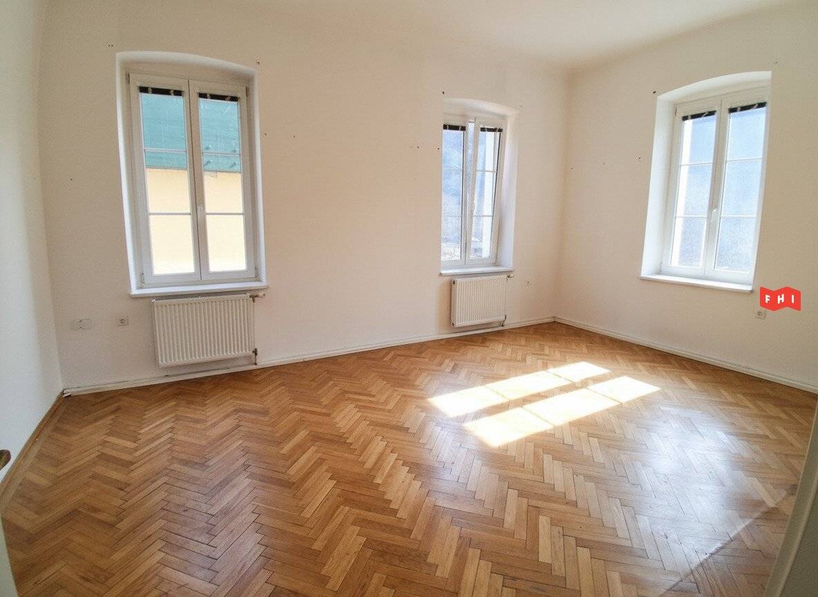 Apartment near the train station with terrace