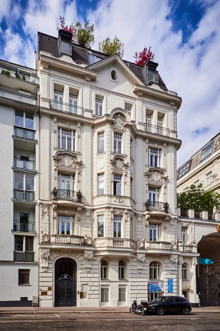 Elegant Altbau apartment near Karlskirche