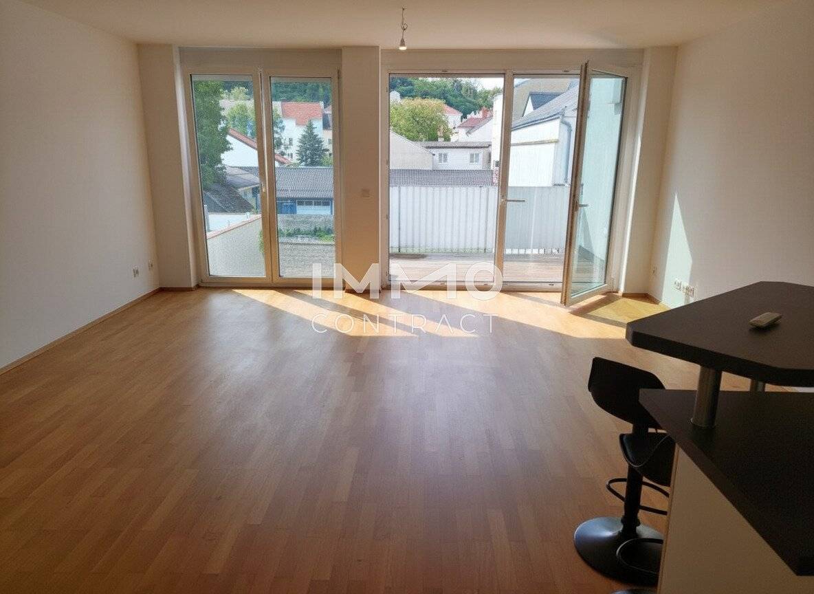 Apartment in center near main square balcony