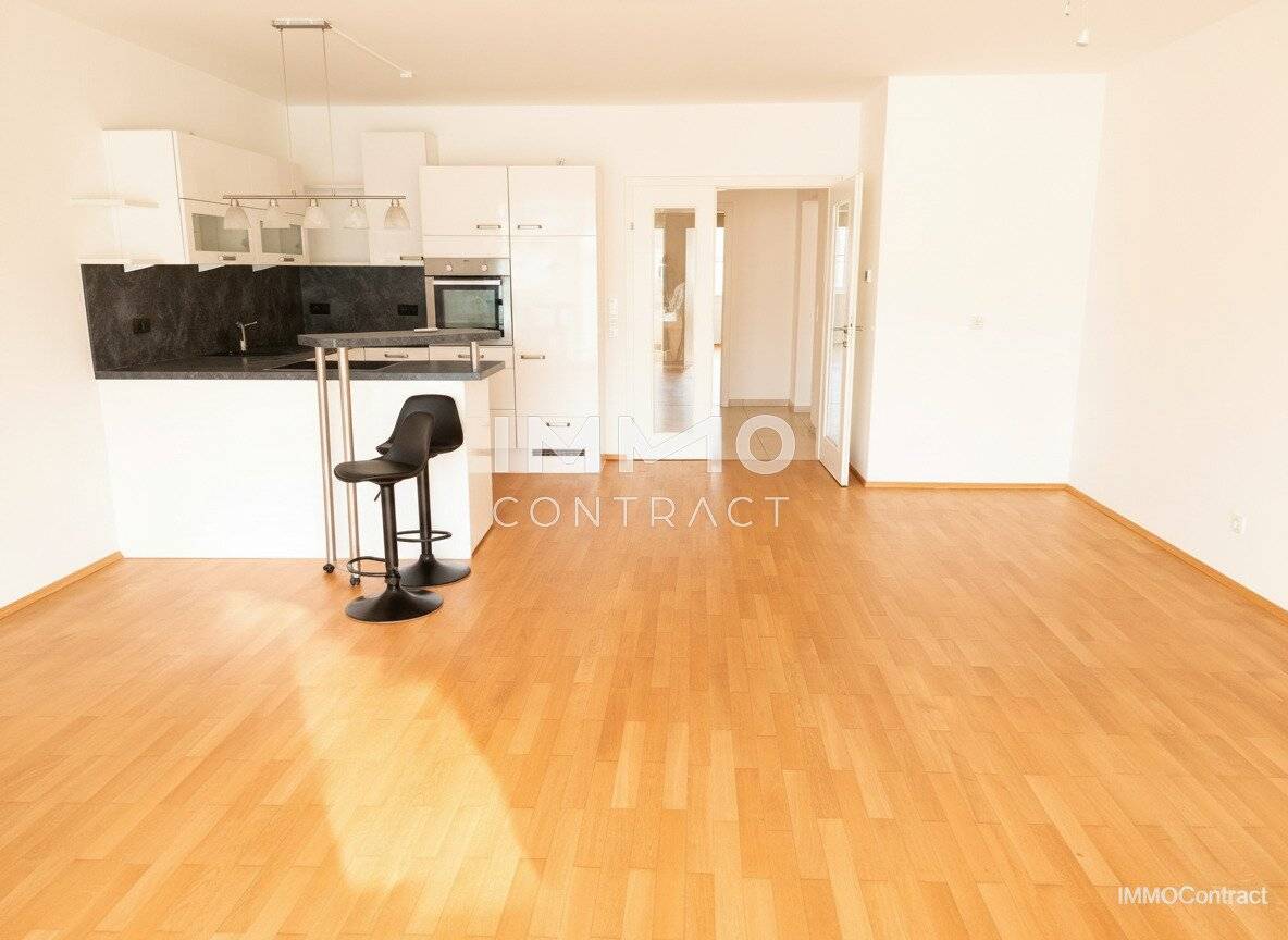 Apartment in center near main square balcony