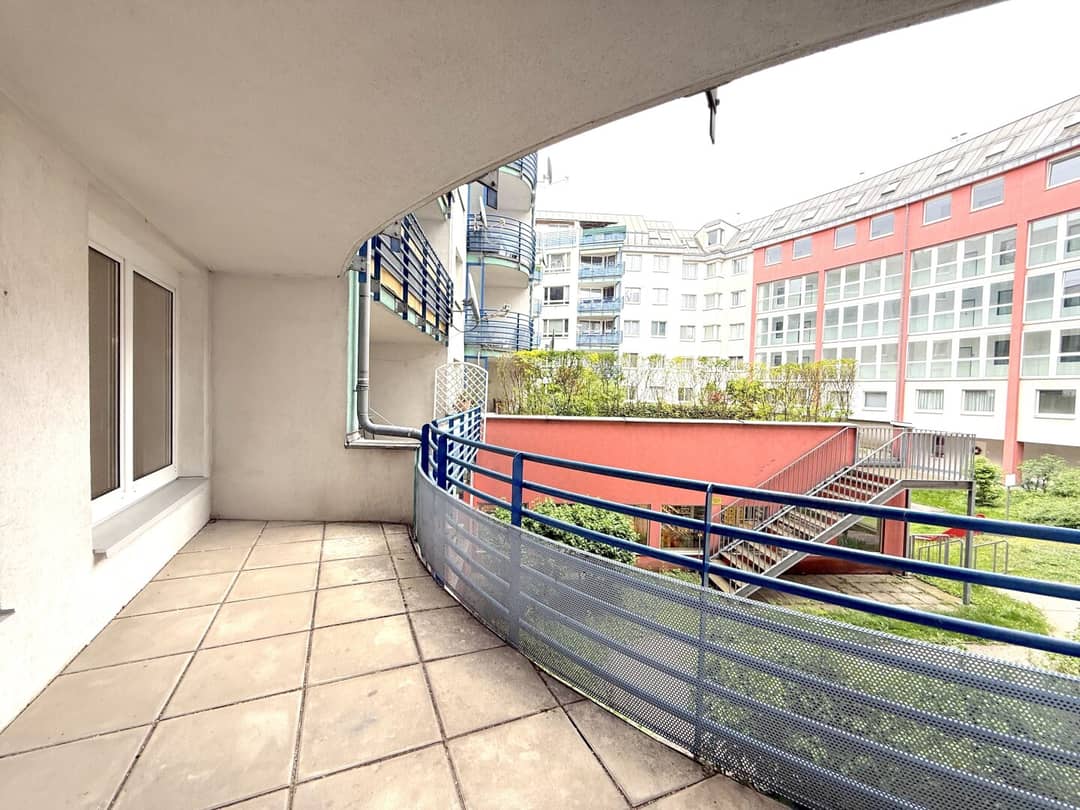 Wohnung mit Loggia und Einbauküche gepflegt
