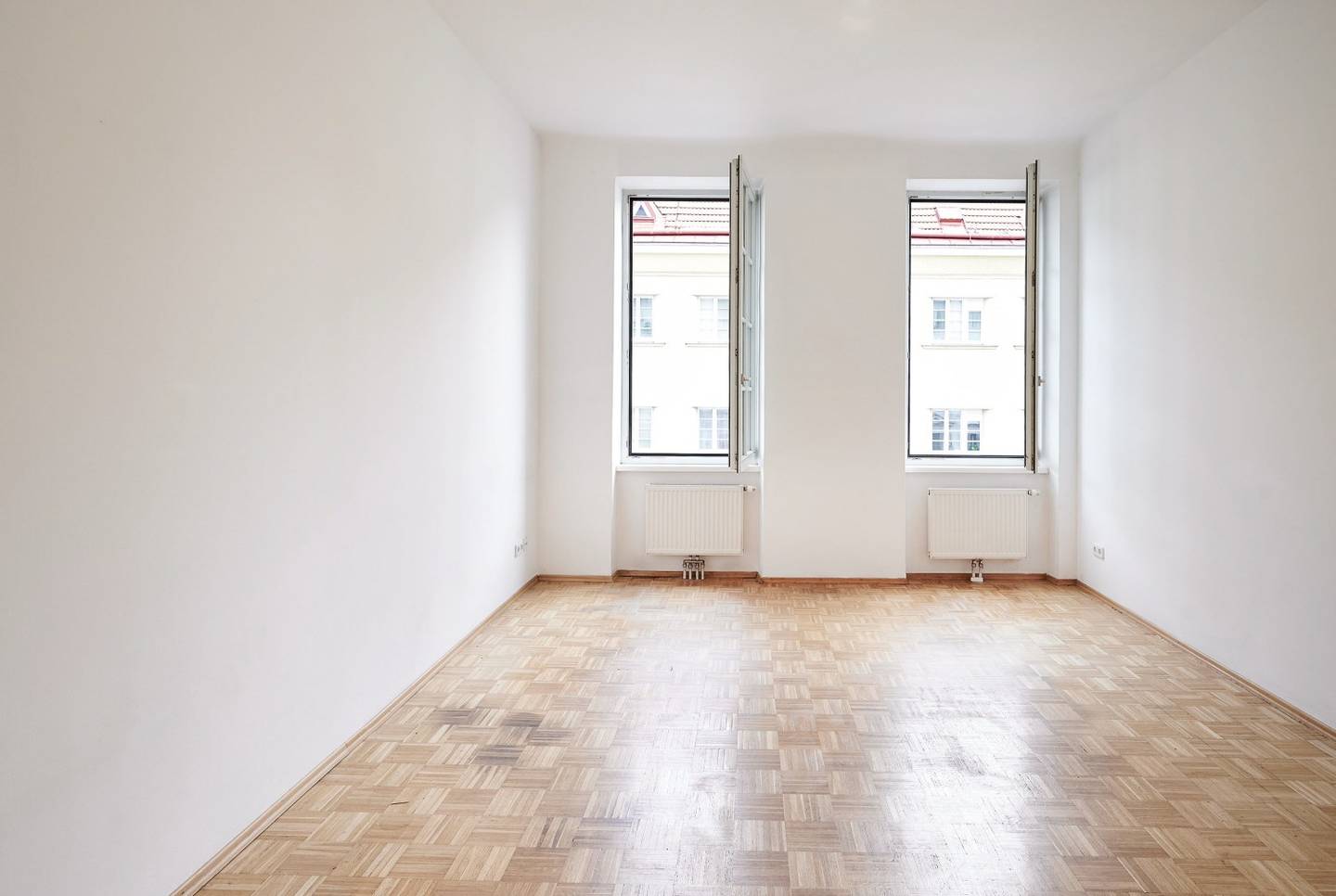 Bright apartment in historic building with elevator