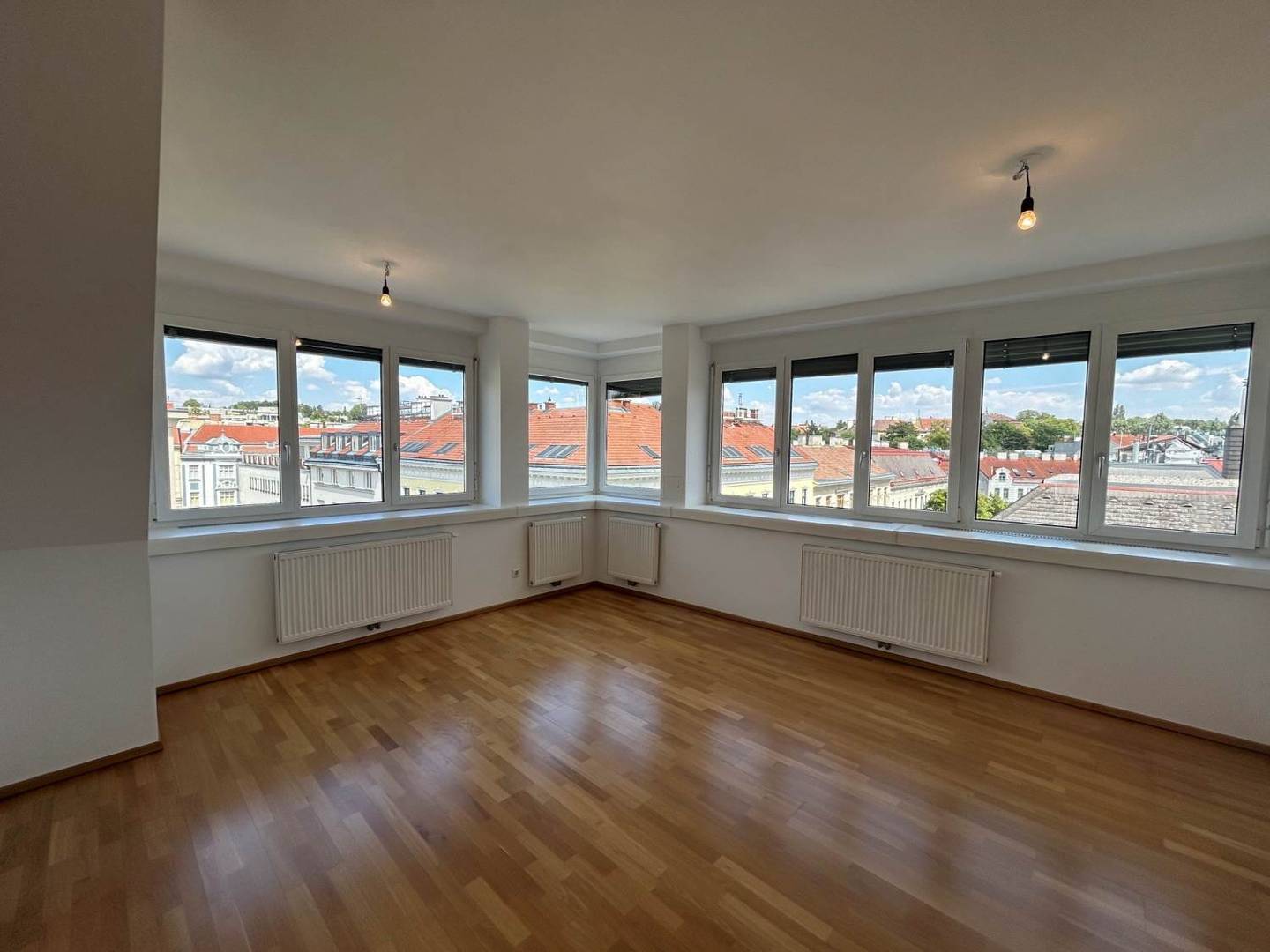 New build top floor apartment with roof terraces