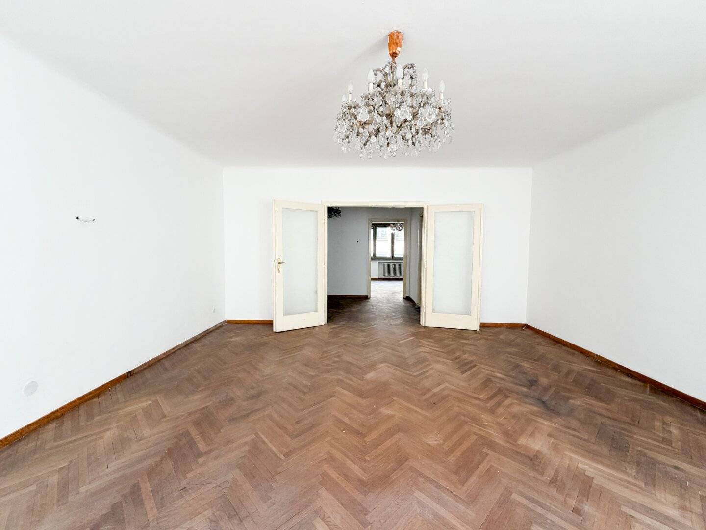 Wohnung nahe der Staatsoper mit Potenzial
