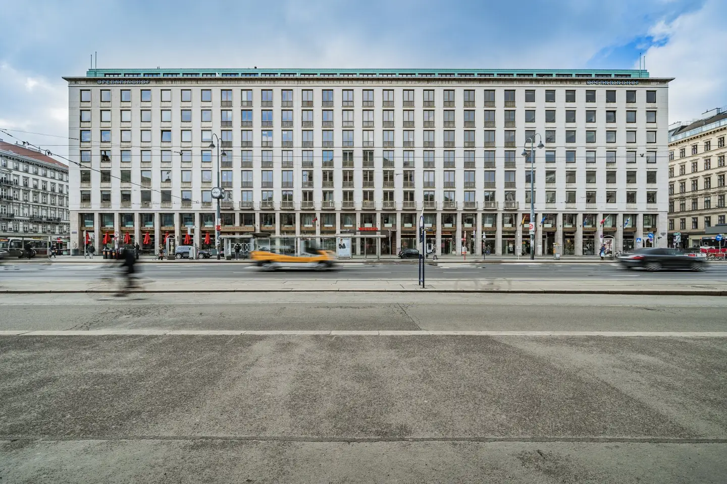 Apartment beside the State Opera in the Opernringhof