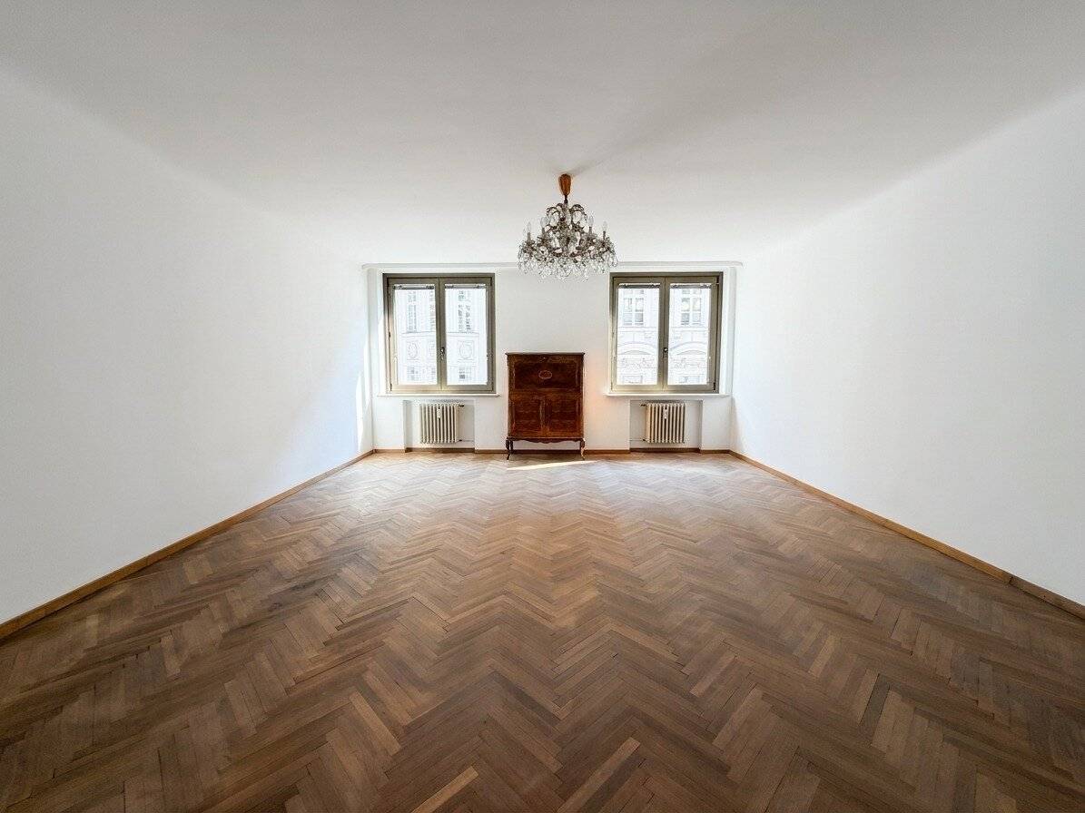 Wohnung im Opernringhof nahe Staatsoper mit großem Wohnzimmer