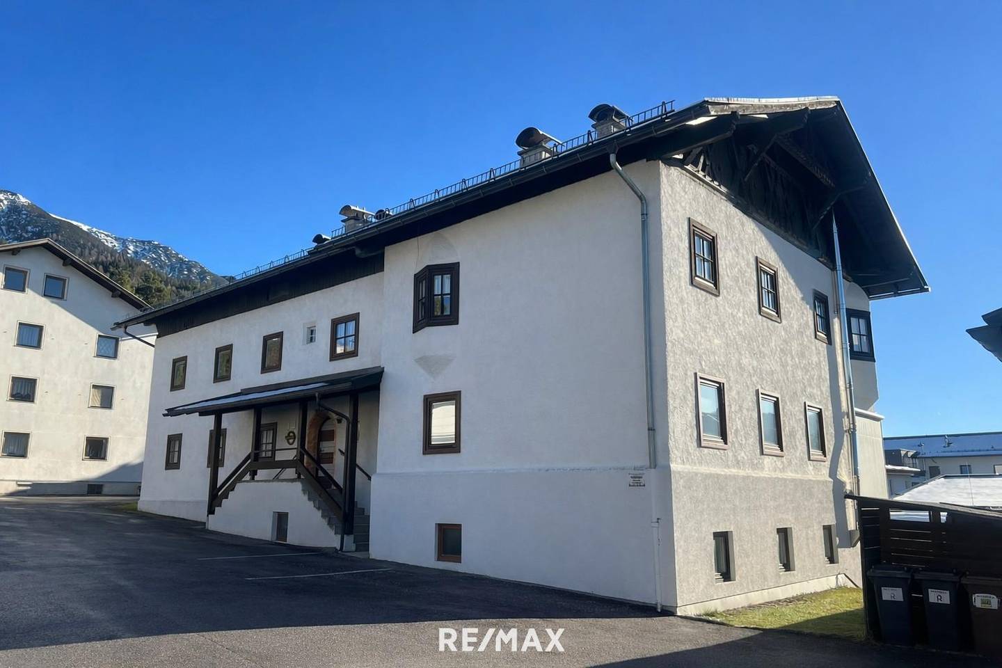 Centrally located apartment with terrace and garden