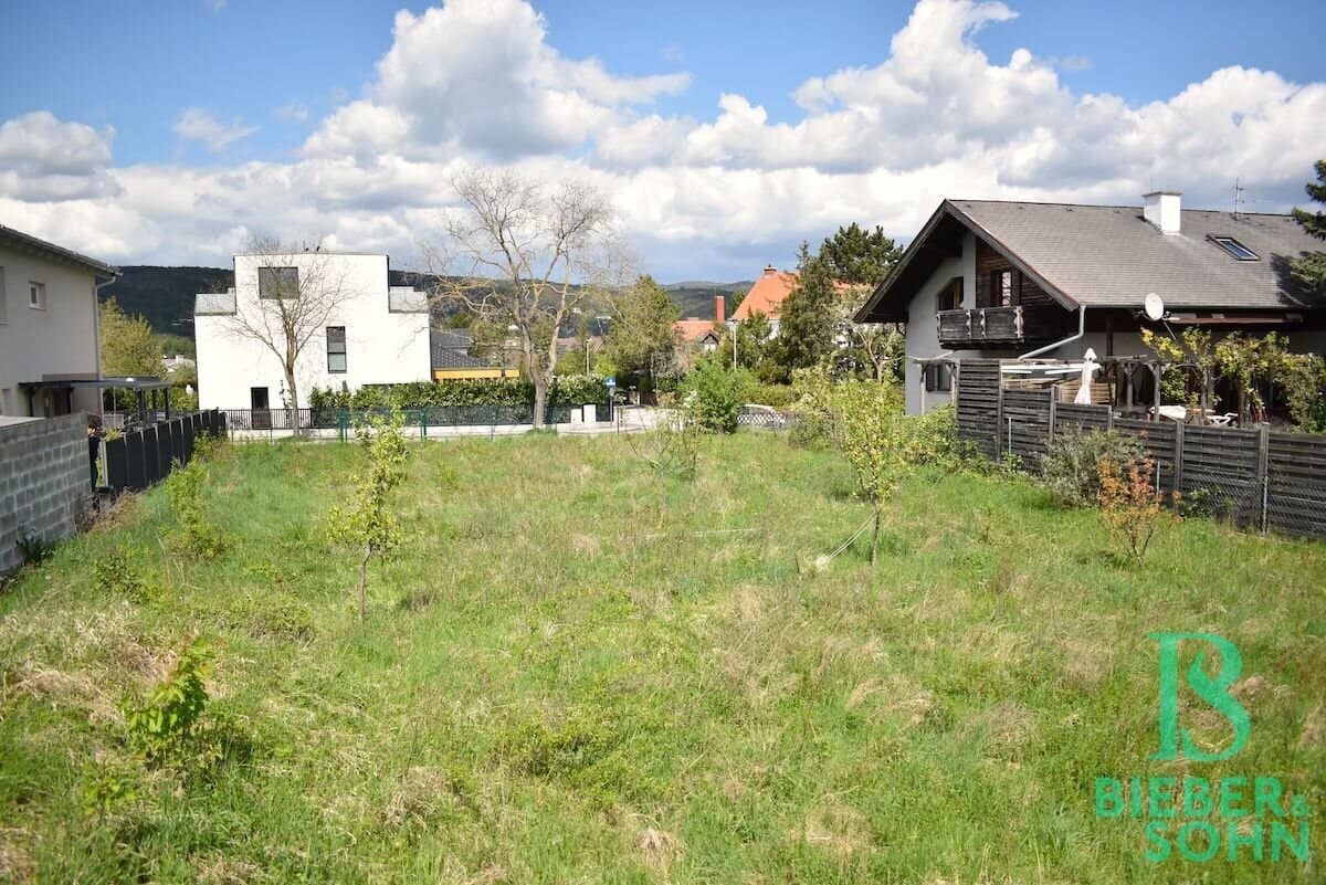 Sunny 853m² Plot in Baden