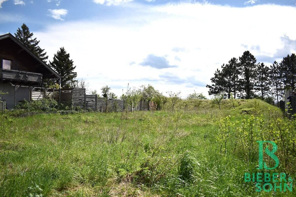 Sunny 853m² Plot in Baden